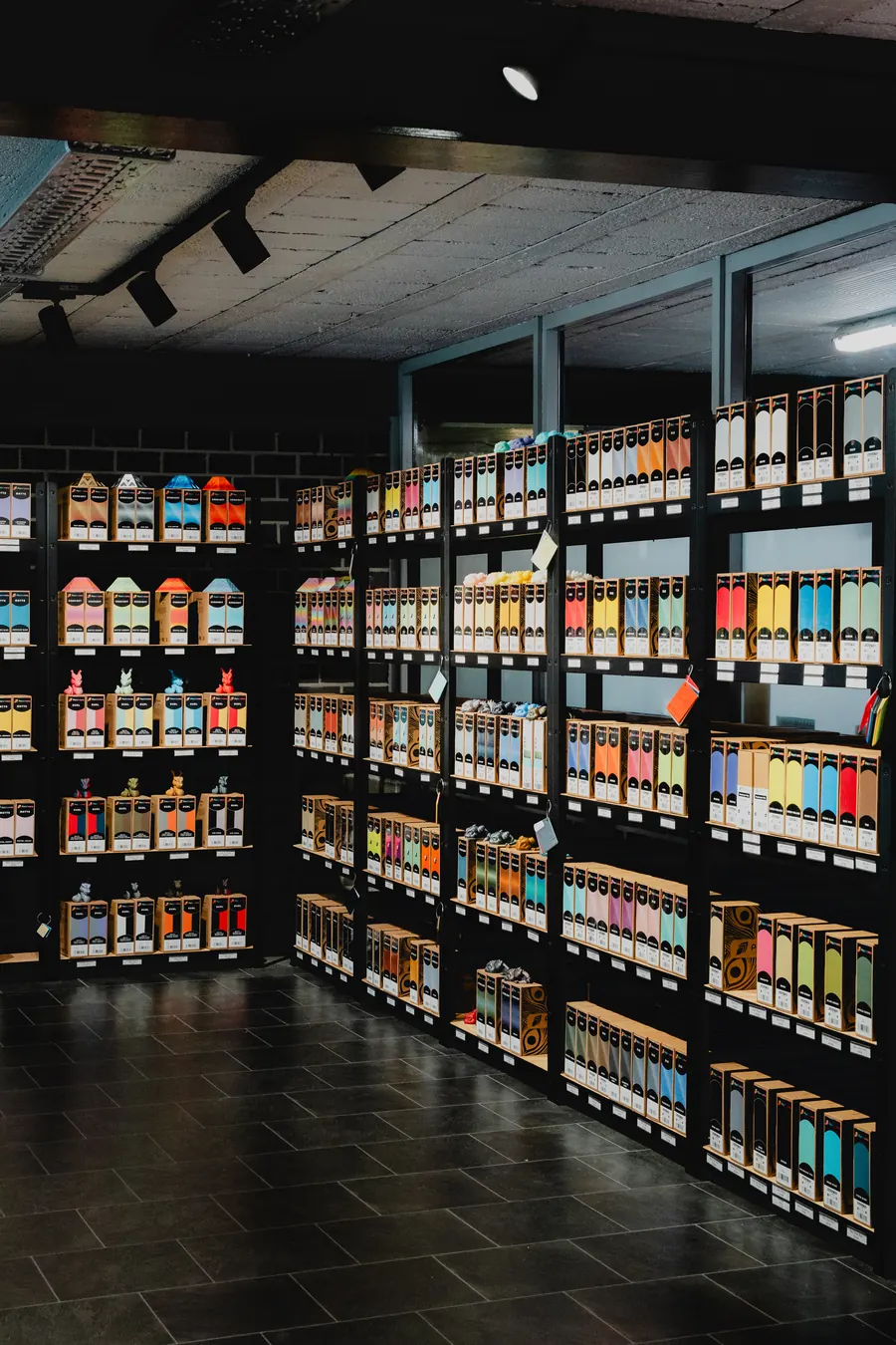 De filamentmuur in de winkel van 3DUCATION